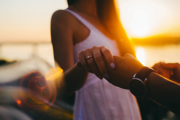 a man proposing to his fiancee, the opposite of passive aggressive behavior